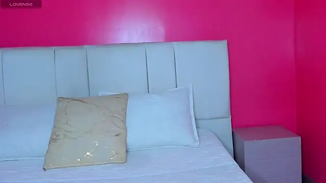 Minibombom live sex cam