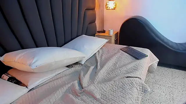 Maya_curvy's cam snapshot