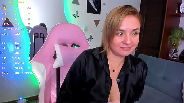 luciamature_'s cam snapshot