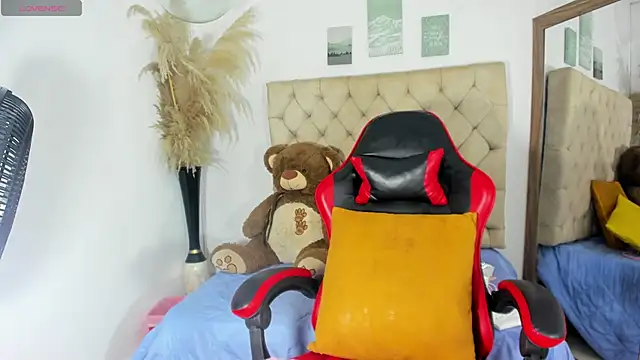 helena_copper_'s cam snapshot