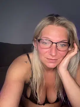 Nicki_Sun's cam snapshot