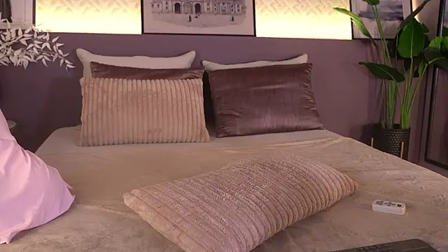 ElleDiane live sex cam