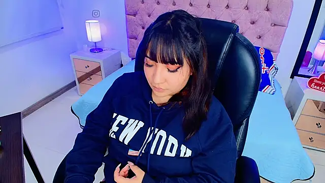 Emma_monserrat's cam snapshot