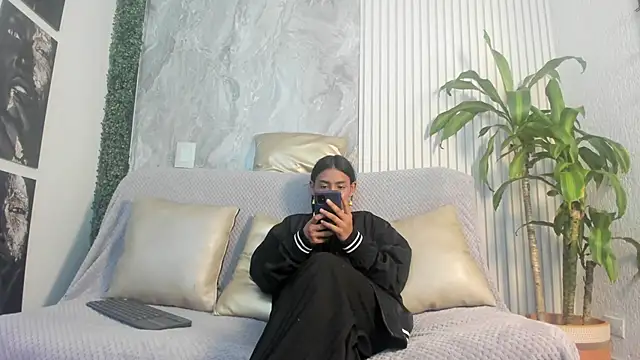 LesliePetit's cam snapshot