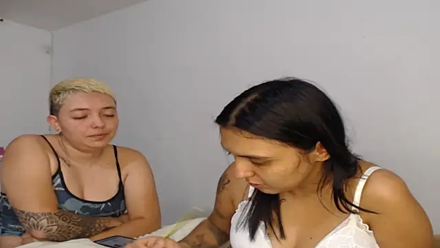 kathy_luisa's cam snapshot