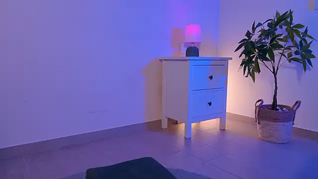 milfnameless's cam snapshot