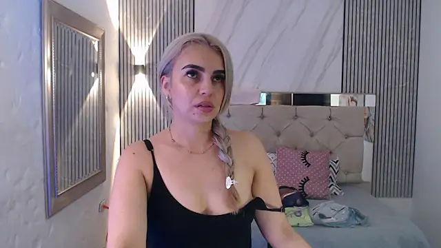 ashley__tylor's cam snapshot