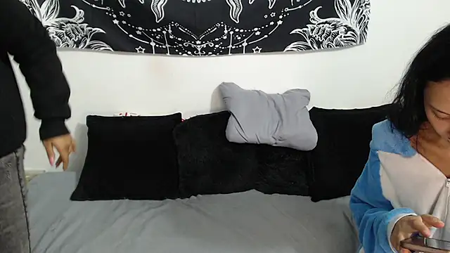 emily_n_abby's cam snapshot