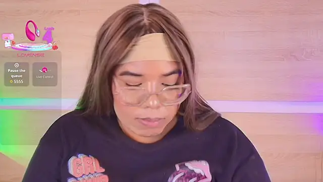 _nickypurple_'s cam snapshot