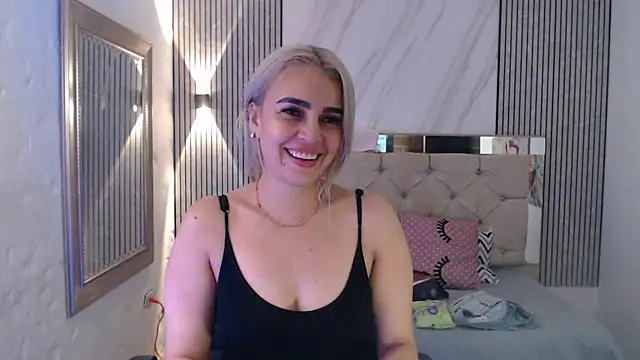 ashley__tylor's cam snapshot