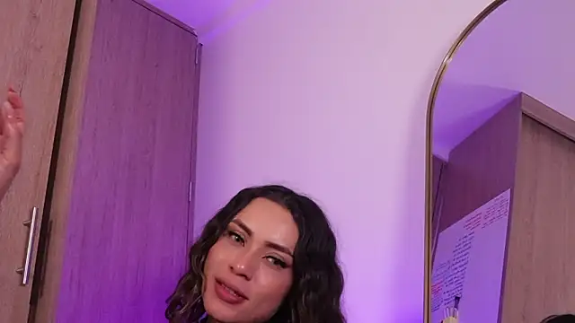 lara_bombshelll's cam snapshot