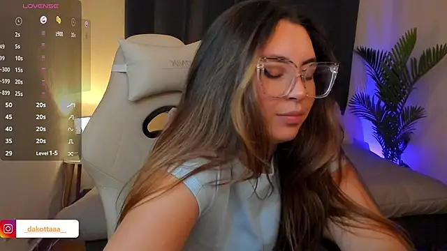 dakottaa_'s cam snapshot