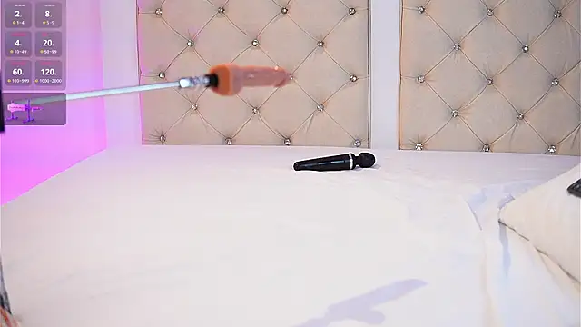 caroline_adams_'s cam snapshot