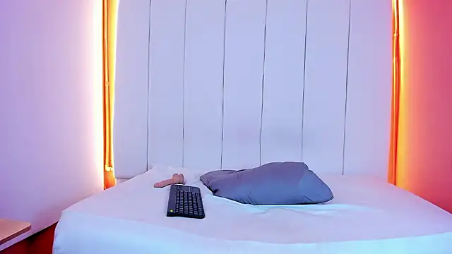 Sunny_OS live sex cam