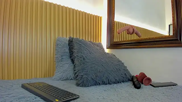 Annie_paradise17's cam snapshot