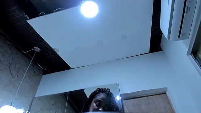 nefferetcharlotte's cam snapshot