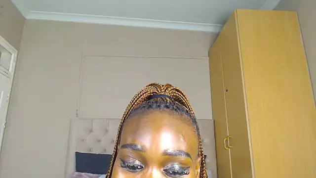 TyraBanks_1's cam snapshot