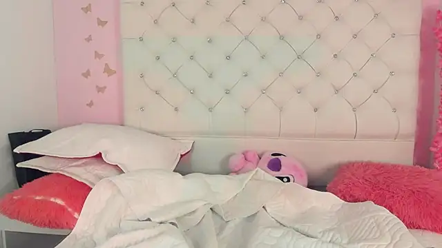 Clarita_Hill's cam snapshot