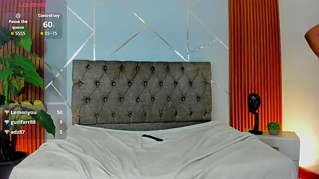 charlottee_white's cam snapshot