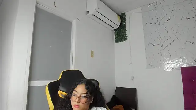 emily_stars1's cam snapshot