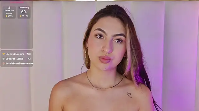 ChloeJoness_'s cam snapshot