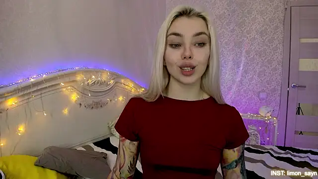 LillyMoure_'s cam snapshot