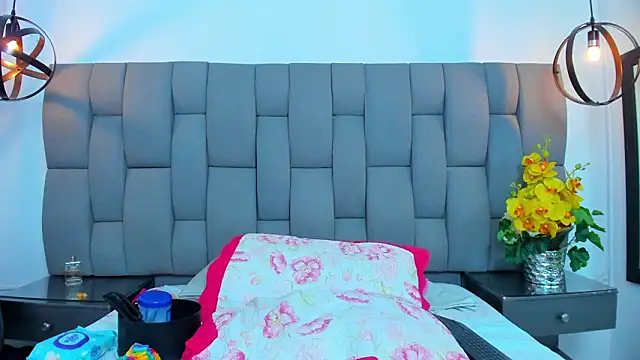 JulieeHabubu's cam snapshot