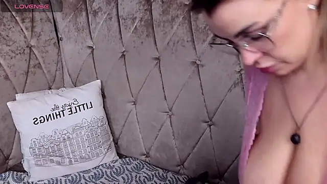 BustyGizelle's cam snapshot