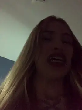 PrettyAshley_'s cam snapshot