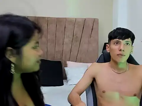 BellaAndNethan's cam snapshot