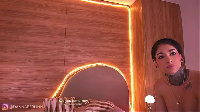 danna_berlin_'s cam snapshot