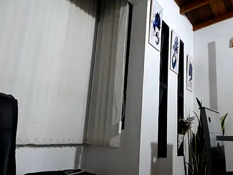 Alexxawinter's cam snapshot