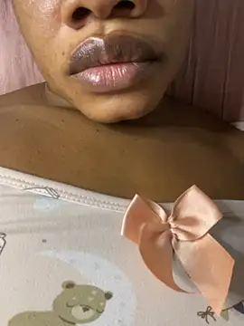 _yisela_'s cam snapshot