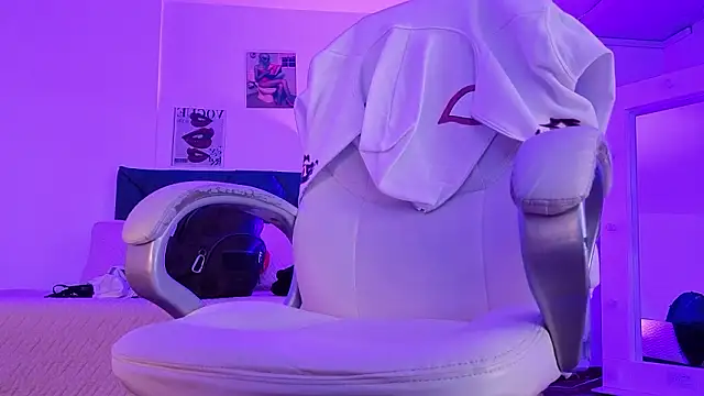 littlee_red's cam snapshot