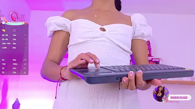 emily_bank's cam snapshot