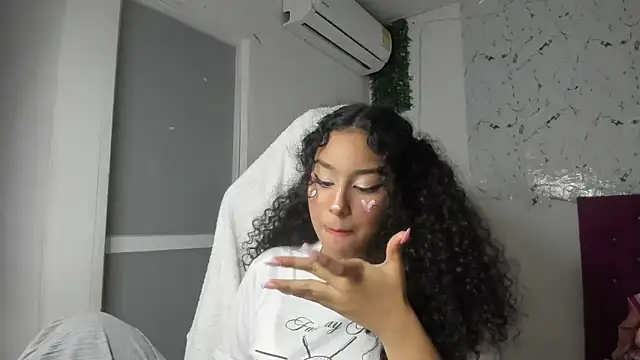 emily_stars1's cam snapshot