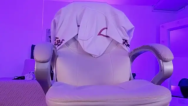 littlee_red's cam snapshot