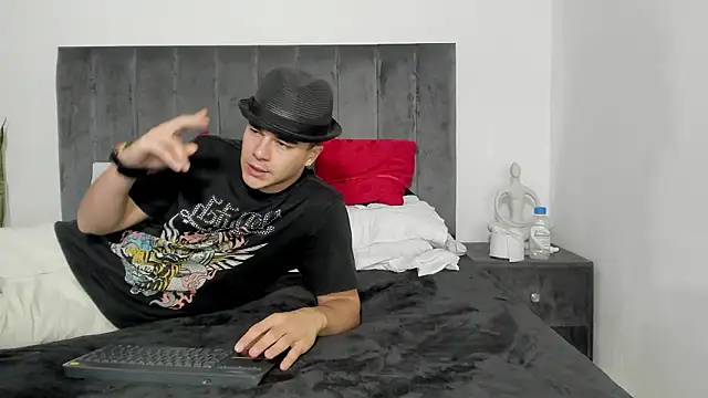 RedNDizzy live sex cam