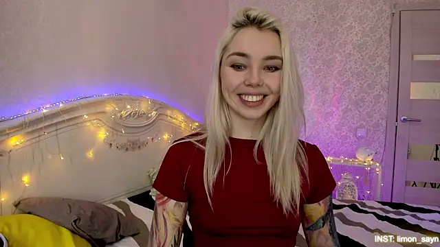 LillyMoure_'s cam snapshot