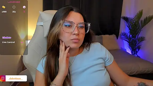 dakottaa_'s cam snapshot