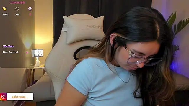 dakottaa_'s cam snapshot