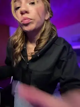 Isabella18_pink's cam snapshot