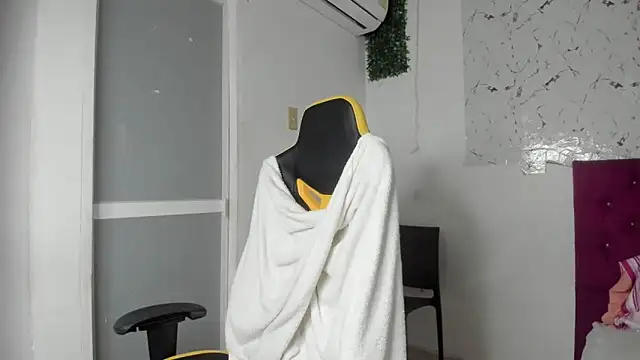 emily_stars1's cam snapshot