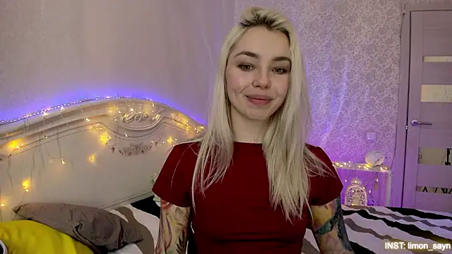 LillyMoure_'s cam snapshot