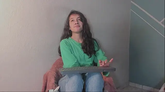 Lucy-Bluesea's cam snapshot