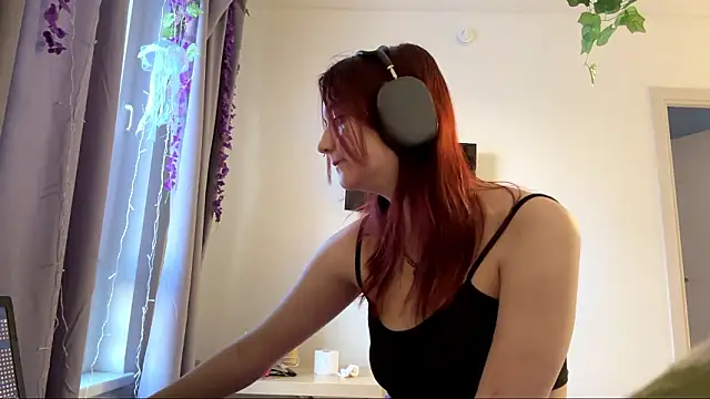 LunaMacky's cam snapshot