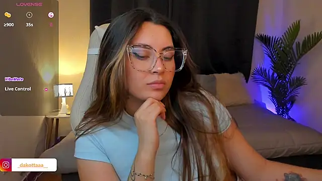 dakottaa_'s cam snapshot