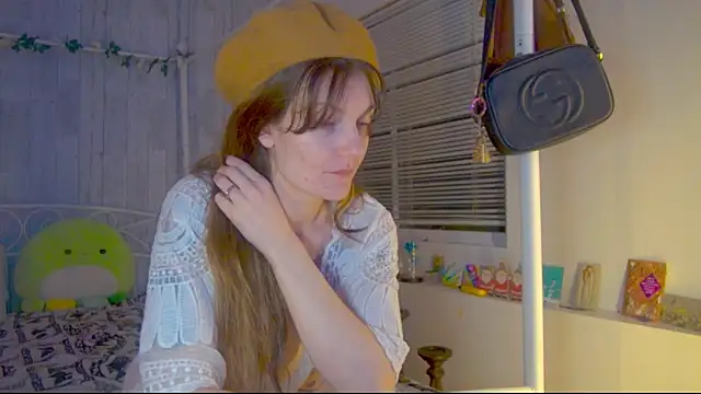 YourFavCanadianMILF's cam snapshot