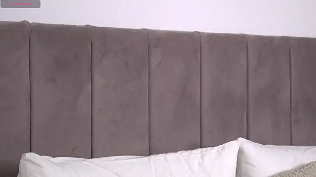 AnaisBellas live sex cam