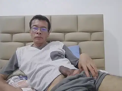 skinnylatino51 live sex cam